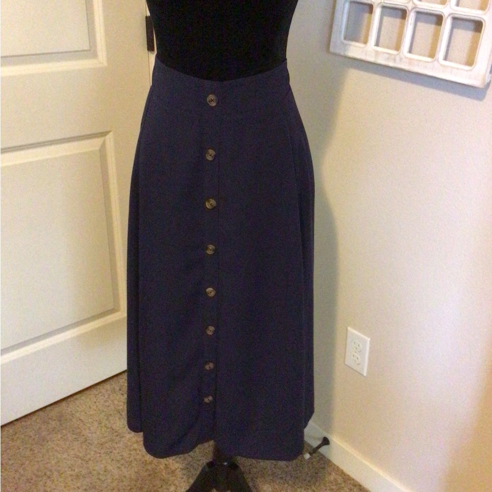 Navy blue skirt with pockets